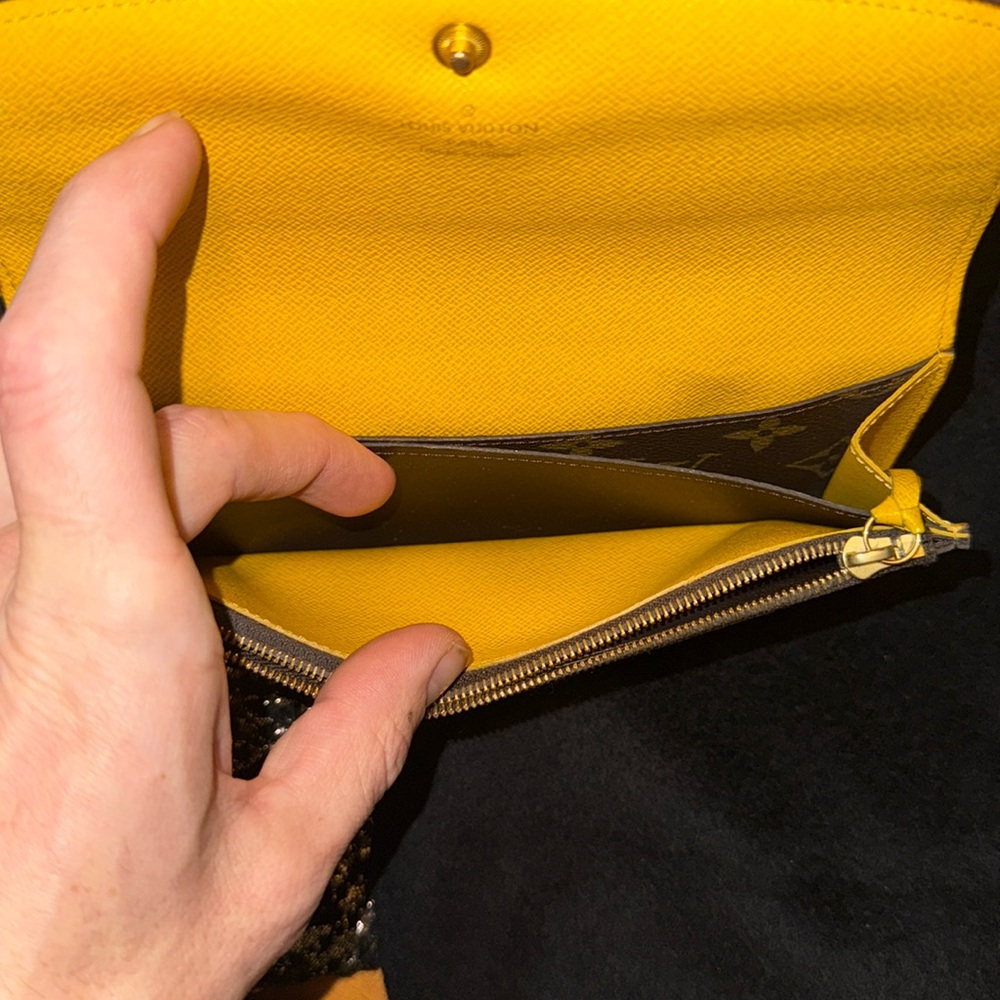 Women’s or Men’s Louis Vuitton Monogram Wallet with Yellow Guts inside Pristine - Picture 9 of 17